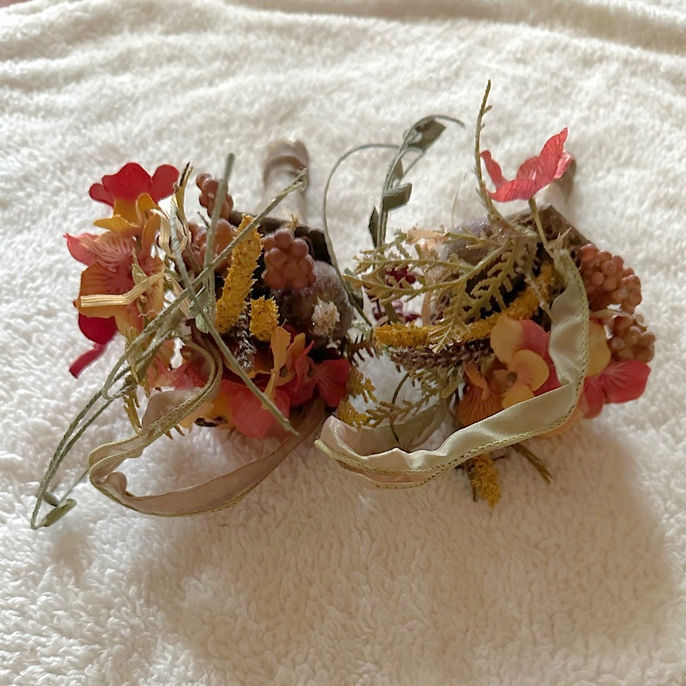 Two Flower-filled Sconces - Picture 2 of 6